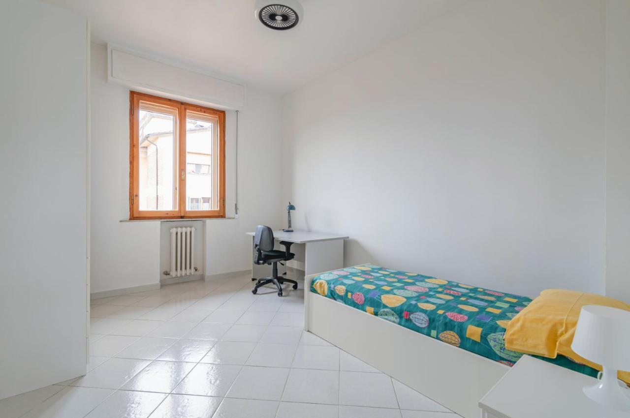 Apartament Comfy Flat Steps Away From Siena Station! Zewnętrze zdjęcie