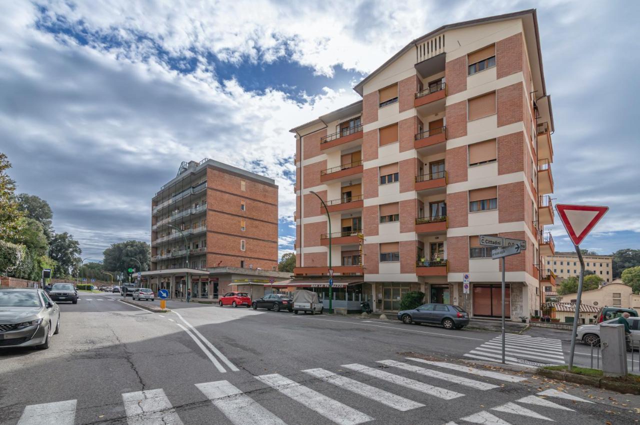 Apartament Comfy Flat Steps Away From Siena Station! Zewnętrze zdjęcie